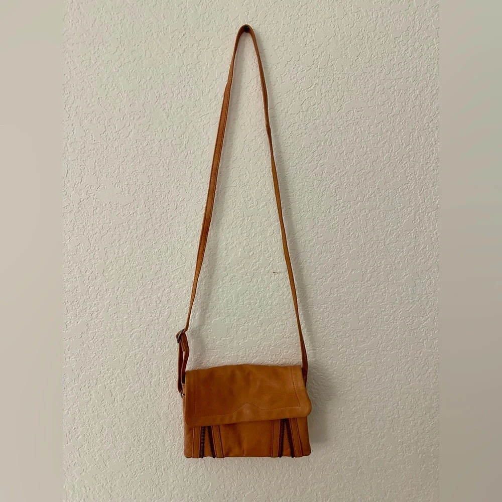Day & Mood Tan Leather Cross Body Purse with Zipper Accents - Picture 4 of 8